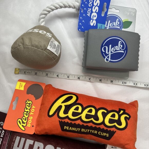 Hersheys set of small dog toys Reeses Kisses York Crinkle Squeak - Picture 2 of 2
